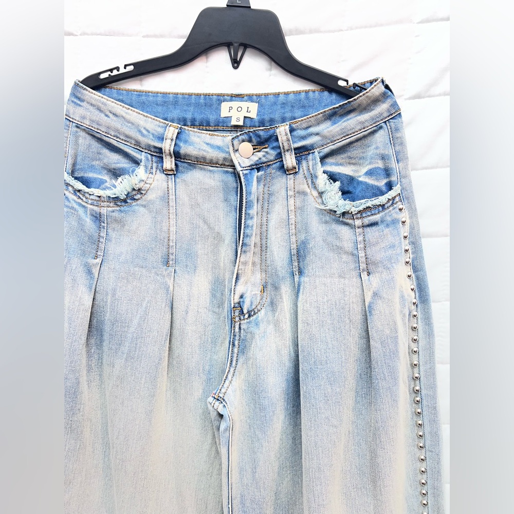 POL Light Wash Flare Jeans - Picture 3 of 9
